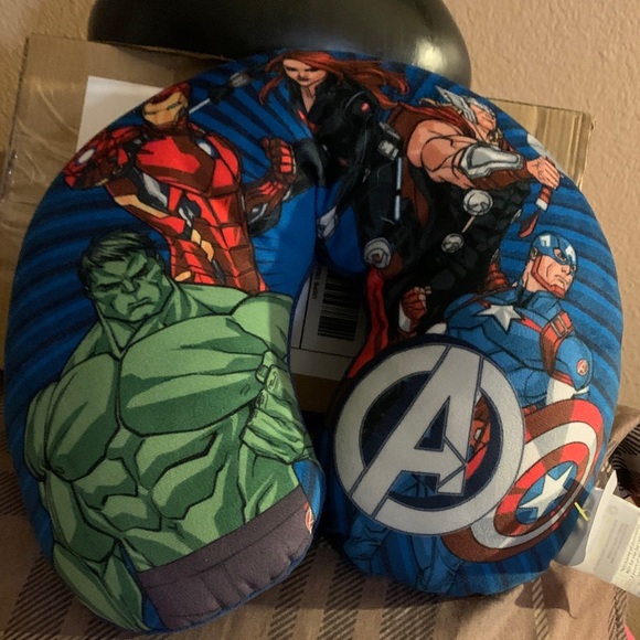 Big Kids Superhero Bucket Hat & Neck Pillow Set - Marvel - Picture 2 of 6